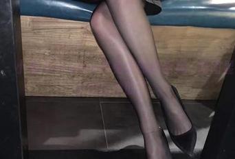 微密圈 - 小仙女ELaine和兔女郎的画风…原图显示她已经没在怕的了。