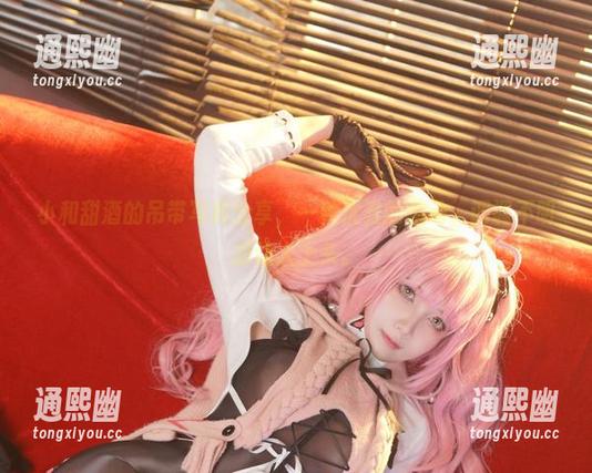 小和甜酒 小和甜酒的吊带写真分享,一种优雅的骚动,调调不明却让人上头。