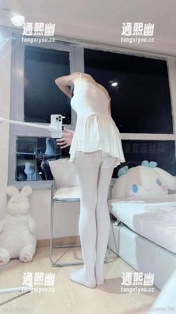 微密圈 - 小萌子这次的作品，渐变蓝丝袜上线，哎呀，我的心乱了……