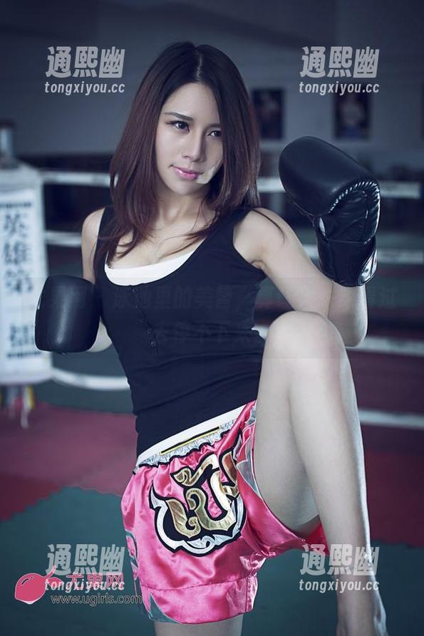 尤果网-美替 尤果网 - 泳池里的美替,真让人一眼看过去停不下来。