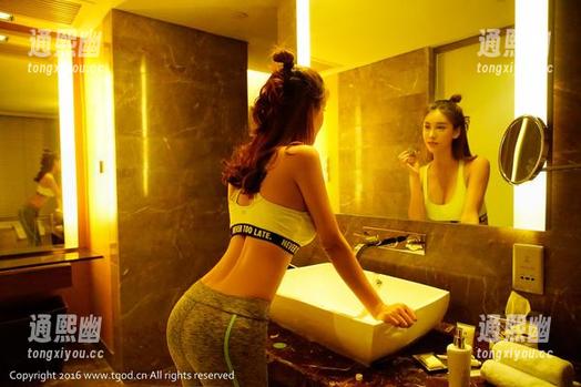 推女神-Luvian本能 推女神 - 最新美图:Luvian本能在浴室里,光影打得真好,这光线也太高了吧!
