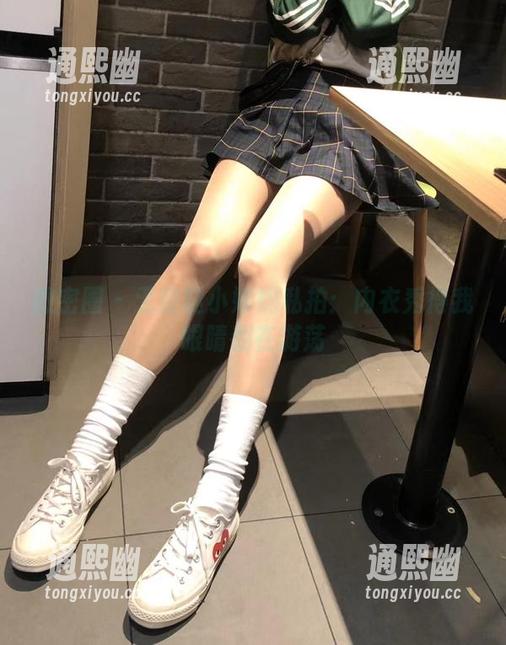 微密圈 - 无敌哒小姨妈私拍：内衣秀得我眼睛都在游荡