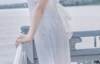 泳装流水线：星之迟迟的原图作品，带点夏日的气息。