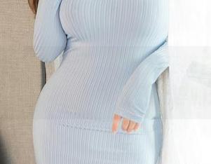 星颜社 – 高清美图，李丽莎在纯白的天空下徜徉——时光像是轻轻漂浮的云朵。