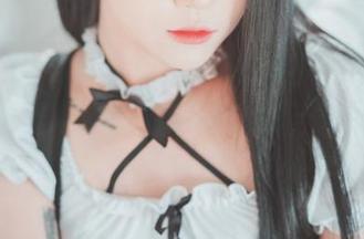 在普美(bomi)的双马尾图集中，我好像找到了转发的理由，原图的每一角度都特别值得看！