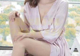 梦丝女神 - 晓晓的最新作品：这裙子香到让我不得不停下来仔细品味！
