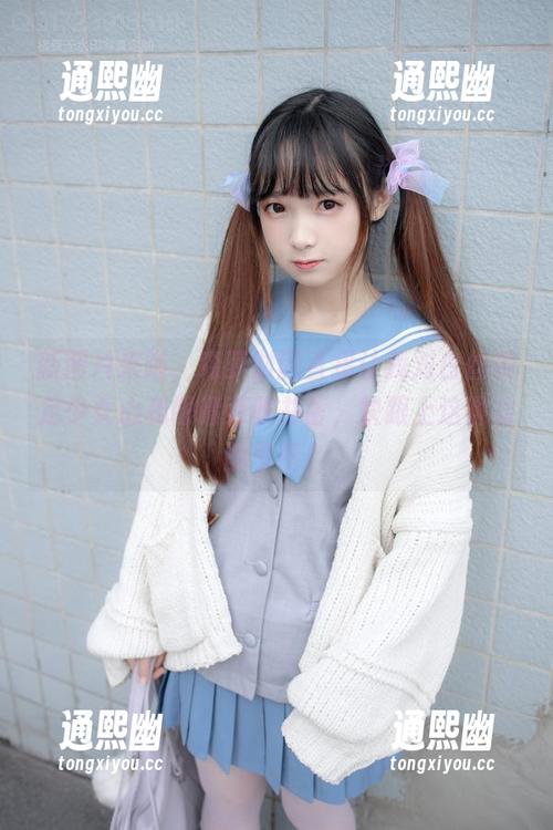 新图片来啦，森萝财团直接让我对白丝美足少女心和眼睛兼收并蓄，快跟上这骚动的节奏！