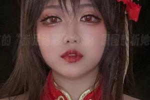 椒妮佐仁的“赤足迷彩”全集：原图剖析她的灵魂步伐！