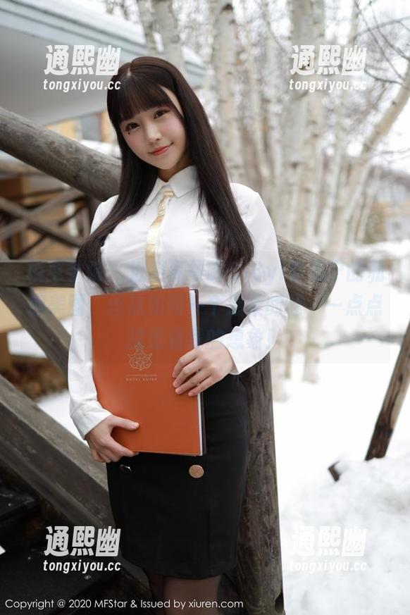 模范学院-SiByl李思宁 模范学院 - 近距离领略SiByl李思宁的私房美图,丝袜如同一个温柔的谜,一点点挑逗着我的想象!