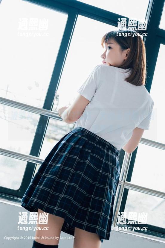 波萝社-柳侑绮 波萝社 - 柳侑绮的礼服,大概是突破了我对壁纸的想象,别致得很。
