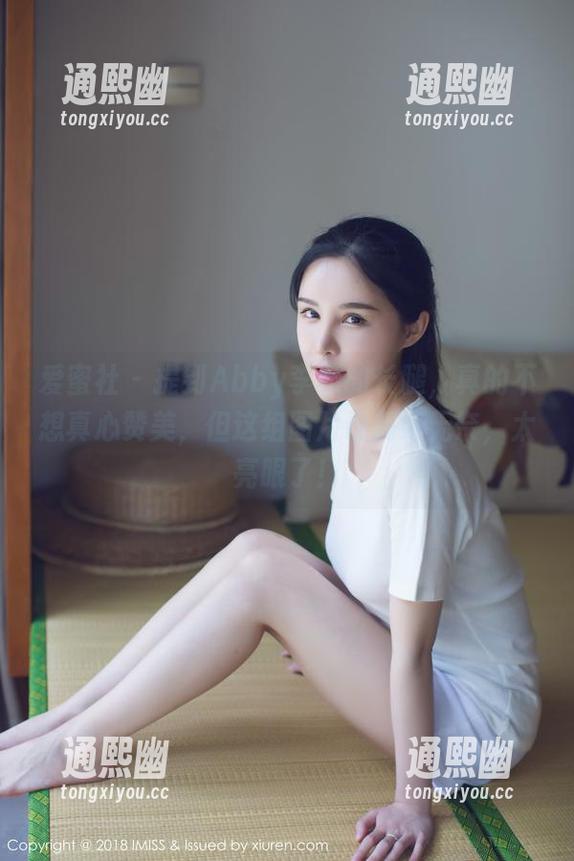 爱蜜社 - 提到Abby李雅的长腿，真的不想真心赞美，但这组图片让我好无奈，太亮眼了！