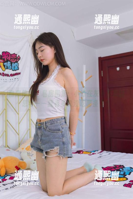物恋传媒 - 私房图集：小竹在灰色天里的思考——我有多久没吃薯条了？