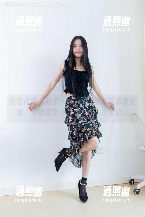 物恋传媒-小谷 物恋传媒 - 等了一天的小谷短裙写真集更新,仔细观察她裙摆的每一次飘动。