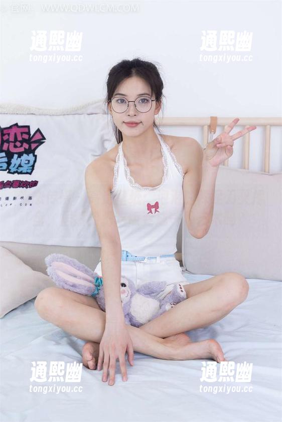 物恋传媒 - 高清壁纸：泡泡的裸足刀叉摆盘，居然能把吃饭变成一种艺术吗？