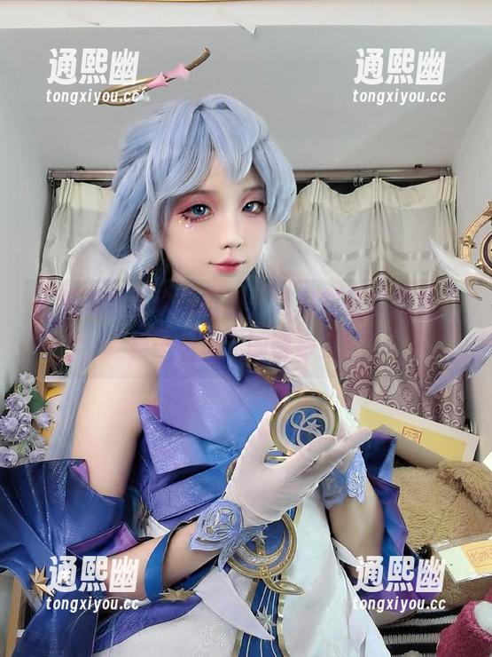 狐玖玖 全集里的狐玖玖短裙,这组作品活脱是“裙子与风”的音乐会!