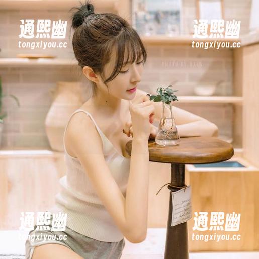 王羽杉 摄影师向王羽杉求助,每张蕾丝连体比基尼写真都像是在挑衅你的注意力。