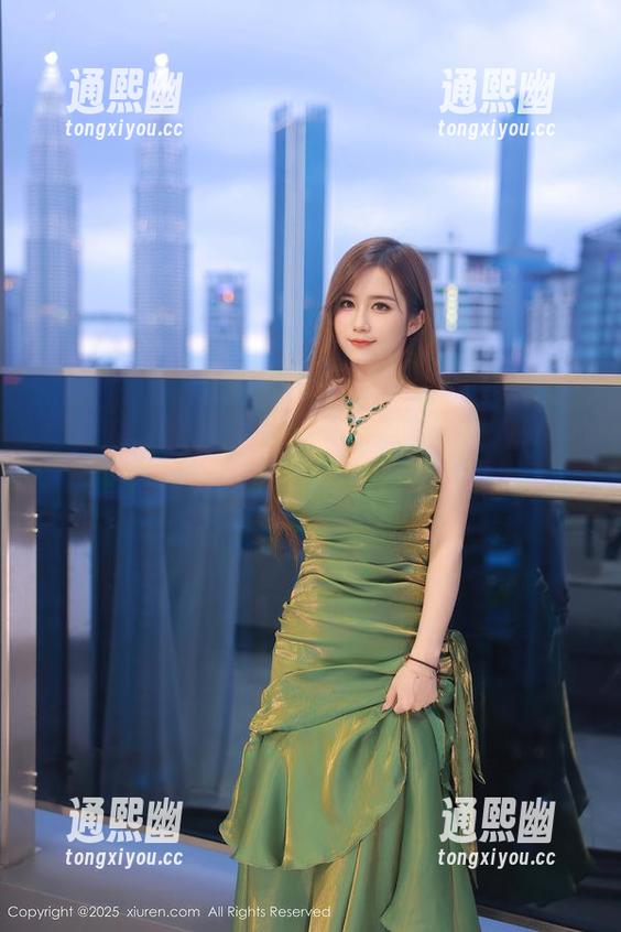 秀人网-兔子NINA 秀人网 - 明明有更多可能——兔子NINA的制服精选,其实挺有趣的啊。