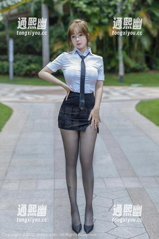秀人网 - 古月小同学的女孩合集——看完你也会想谈个恋爱，但先别动心哦！