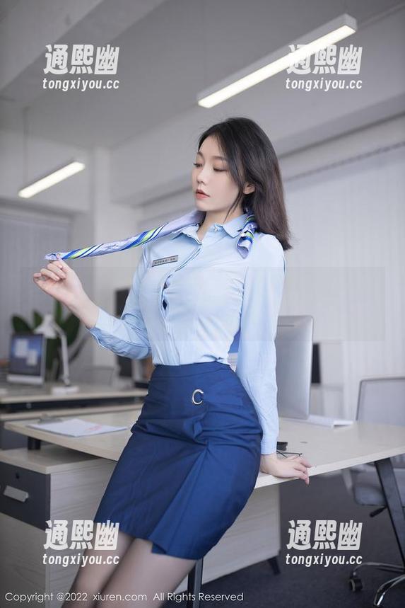 秀人网 - 图包里的唐安琪：灰丝是怎么从衣橱里溜出来的？