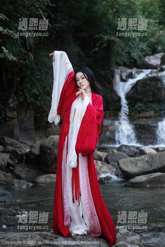 秀人网-小逗逗 秀人网 - 让课本为我配乐!小逗逗的校园美图合集,哪张最抢眼?