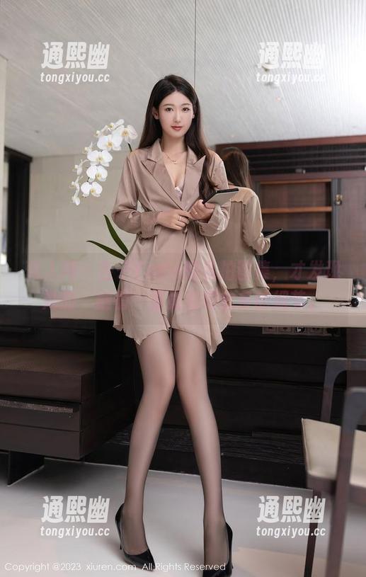 秀人网 - 杏子Yada的私拍图集，才发现她的‘剧情’里竟有如此多的细节。