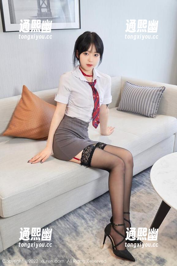 秀人网-汐汐爱吃草莓 秀人网 - 私房里的汐汐爱吃草莓,一场印象中的JK;