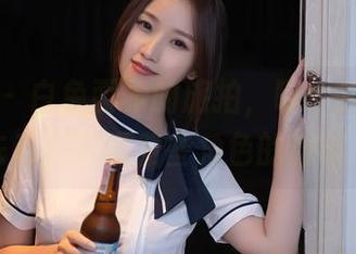 秀人网 – 白兔西希的旅拍，哪个角度看上去都在诉说着些角色的意味。