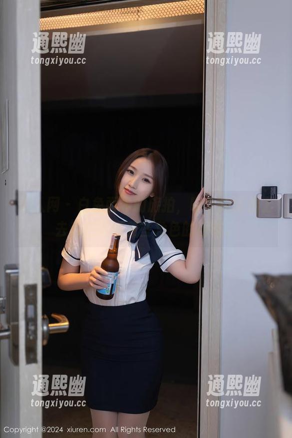秀人网 - 白兔西希的旅拍，哪个角度看上去都在诉说着些角色的意味。