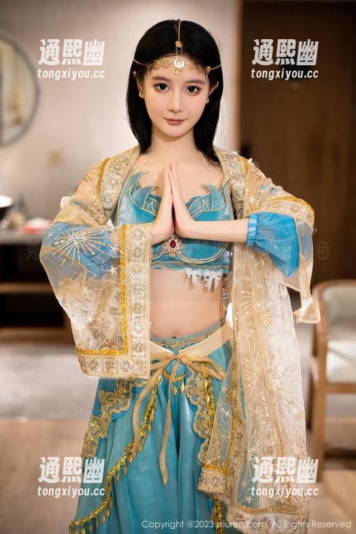 秀人网-白洁Bessie 秀人网 - 白洁Bessie泳池写真:那抹色彩的陶醉感,是梦还是水的幻影?
