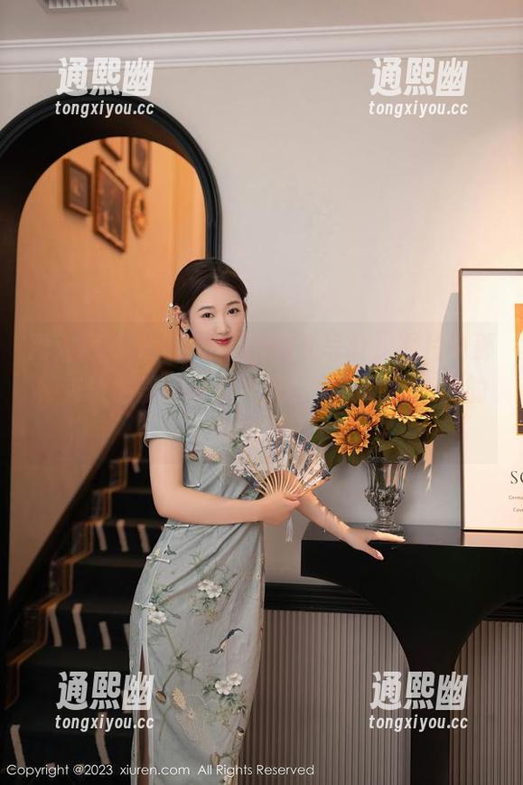 秀人网 - 美七Mia拍的JK写真，图片中那种夹杂懒散的青春气息，总能触动心底的某根弦。