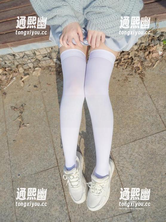 紧急企划 - 见希的体操服写真，不知道是不是我瞎想，但这种福利总是让人心暖。
