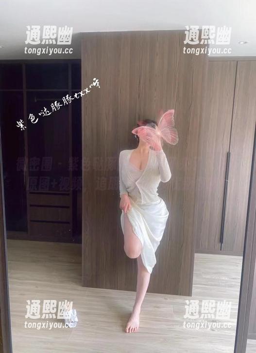 微密圈 - 紫色哒豚豚的新段子来了：最新原图+视频，追朋友圈的步伐别停哦！