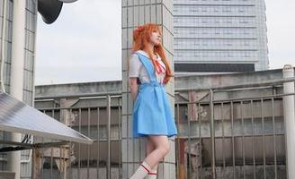 私房写真里,绞肉姬Asuka的姿态好像很随性,却又不那么简单。