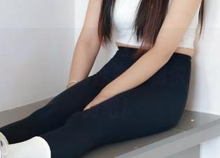 绮梦摄影 – 宁宁在泳池边的无圣光合集：就像漫游在梦中的迷失，偶尔来个水下派对吧！
