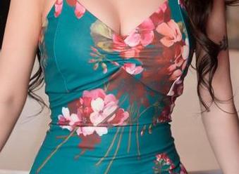 花漾show – 不喜欢脸的我，专爱玥儿玥er的脚！好看的写真资源真的太重要