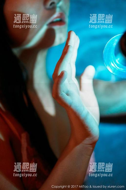 蜜桃社 - 纯白狠撩！温心怡的套图精选，连我的焦点都白得发光！