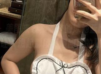 微密圈 – 美图来袭，詹詹的泳池蓝比基尼……总让人想起那段不堪回首的夏天。