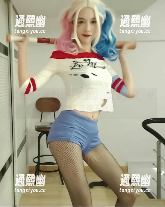 微密圈 - 本图集一如酒红，又浓又烈，轩子巨2兔免费下载中