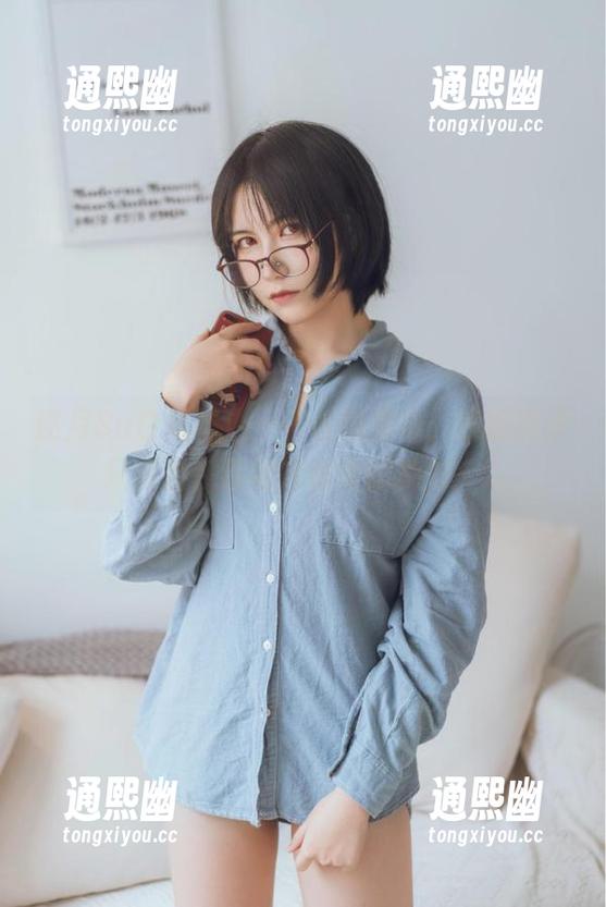 逐月Su白裙精选——套图虽多，我的眸子只停留在那裙摆摇曳的地方。...