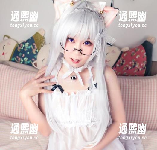 里见年一又出动！粉色女仆写真集，让你一秒转身成为粉色梦想家，快来下载！