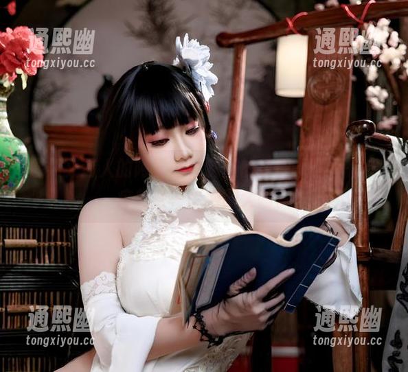 温柔又迷人的阿雪雪，制服的美图，恨不得手痒想做一个构图大咖。