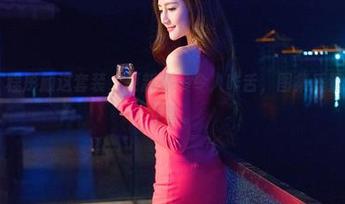 青豆客 - 程彤颜这套装,更新频率令人咋舌,图集质量呢…见仁见智。