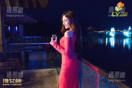 青豆客 - 程彤颜这套装，更新频率令人咋舌，图集质量呢...见仁见智。