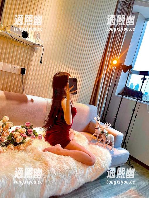 黎允熙 微密圈 - 嫉妒没穿上,jk红裙套图里的黎允熙真的是太诱人了!