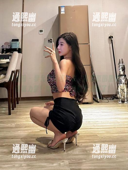 黎允熙 微密圈 - 黎允熙的连体衣,高清原图里的隐秘力量!哈哈,连我都想试试了!